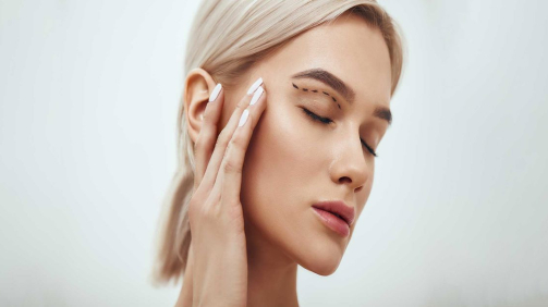 تجميل الجفن العلوي