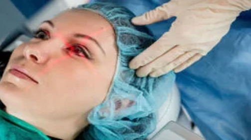 جراحة إزالة العين بالليزر